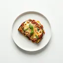Auberginenscheiben gebraten, mit Tomatensauce (aus Tomaten Konserve) und Käse überbacken