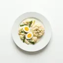 Eierfrikassee mit Blumenkohl und Spargel in Grundsauce hell/weiß, dazu Risotto
