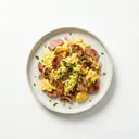 Rührei gebraten mit Fleischwurst und Zwiebeln
