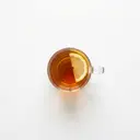 Schwarztee (Getränk) mit Zitronensaft und Zucker