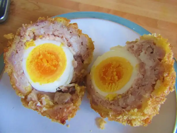 Foto von Schottische Eier (Scotch Eggs) – fertig angerichtet