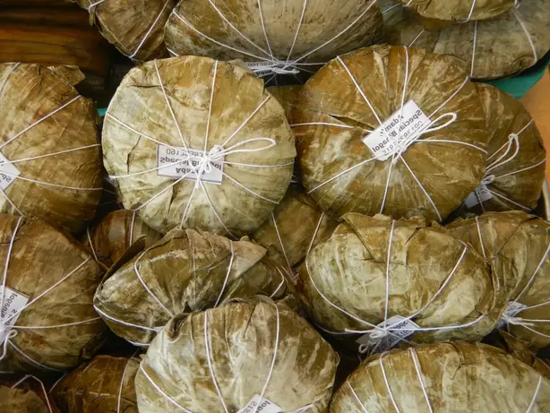 Foto von Binagol (Philippinisches Taro-Dessert in der Kokosnussschale) – fertig angerichtet