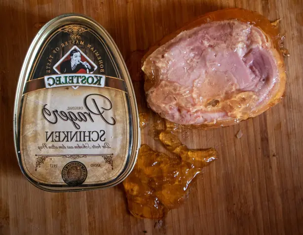 Foto von Traditioneller Prager Schinken (Pražská šunka) – fertig angerichtet