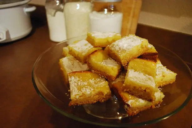 Foto von Klassischer Butterkuchen (Rührteig) – fertig angerichtet