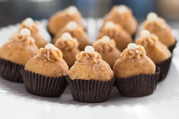Foto von Brasilianische Brigadeiros (Schokopralinen) – fertig angerichtet
