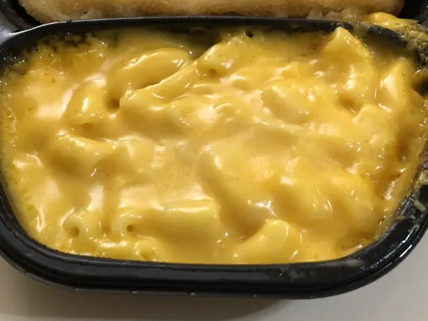 2020-02-20 17 43 17 A serving of macaroni and cheese included as part of a Stouffer's Fish Filet Meal after heating in the Franklin Farm section of Oak Hill, Fairfax County, Virginia – Foto: Famartin (CC BY-SA 4.0)