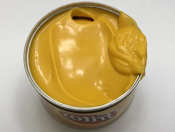 2021-03-27 00 13 42 An open container of Fritos Mild Cheddar Naturally Flavored Cheese Dip in the Franklin Farm section of Oak Hill, Fairfax County, Virginia – Foto: Famartin (CC BY-SA 4.0)