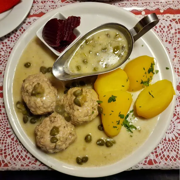 Foto von Königsberger Klopse – fertig angerichtet