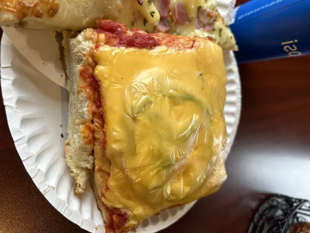 Foto von Altoona-Style Pizza (Die legendäre Hotel-Pizza aus Pennsylvania) – fertig angerichtet