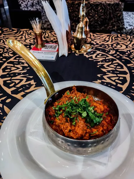 Foto von Baingan Bharta (Rauchiges indisches Auberginen-Curry) – fertig angerichtet