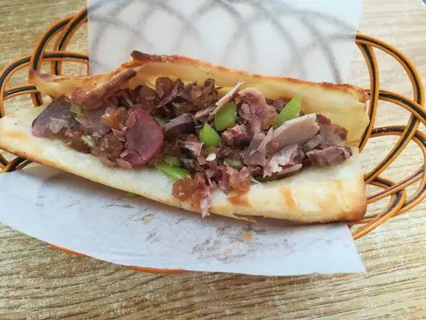 驴肉火烧 – Foto: 夢蝶葬花 (CC BY-SA 3.0)