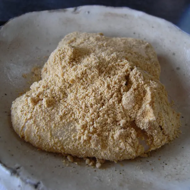 Foto von Abekawa-Mochi – fertig angerichtet