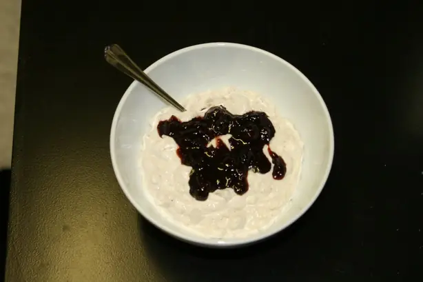 Foto von Risalamande (Dänischer Milchreis mit Kirschsauce) – fertig angerichtet