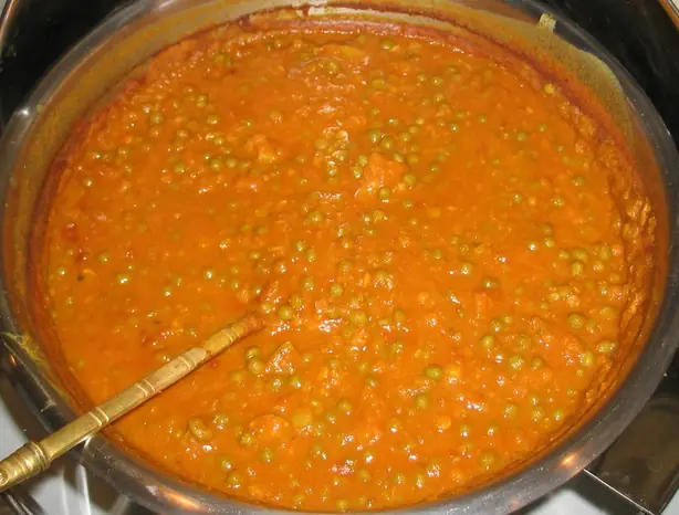 Foto von Aloo Mutter (Indisches Kartoffel-Erbsen-Curry) – fertig angerichtet