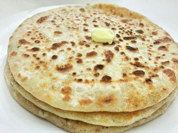 Foto von Litti Chokha – Das Herz der Bihari-Küche – fertig angerichtet