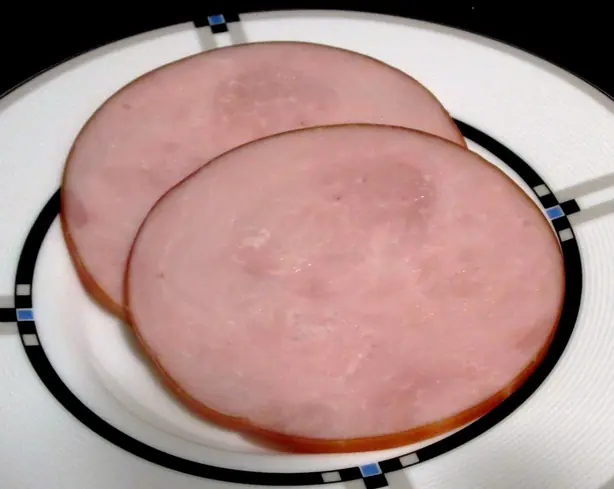 Foto von Hausgemachter Back Bacon (Peameal-Style) – fertig angerichtet