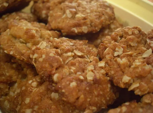 Foto von Anzac Biscuits (Australische Haferkekse) – fertig angerichtet