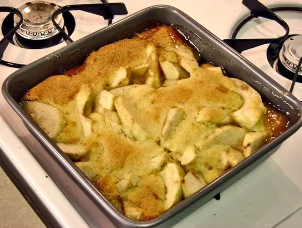 Foto von Klassischer Frucht-Cobbler – fertig angerichtet