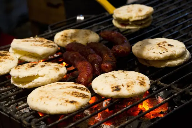 Arepas con chorizo – Foto: William Neuheisel from DC, US (CC BY 2.0)