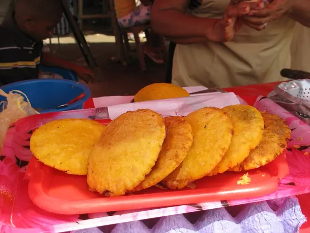 Arepas de huevo – Foto: Jdvillalobos (CC BY 3.0)