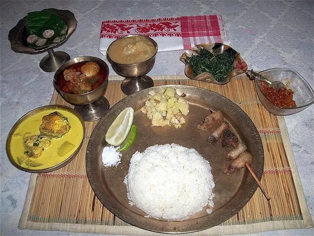 Foto von Masor Tenga (Assamesisches saures Fisch-Curry) – fertig angerichtet