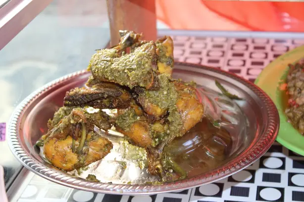 Ayam goreng lado hijau – Foto: D.W. Fisher-Freberg (CC BY-SA 3.0)
