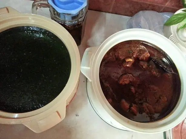 Foto von Ägyptische Molokhia (Jute-Suppe) – fertig angerichtet