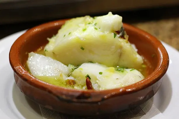 Foto von Baskischer Klippfisch (Bacalao al Pil-Pil) – fertig angerichtet