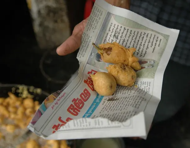 Foto von Knusprige Gemüse-Pakoras (Bhajia) – fertig angerichtet