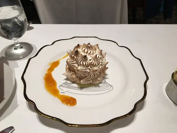 Foto von Baked Alaska (Omelette Surprise) – fertig angerichtet