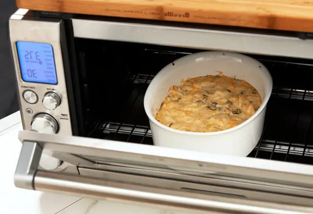 Foto von Heißer Maryland Krabben-Dip – fertig angerichtet