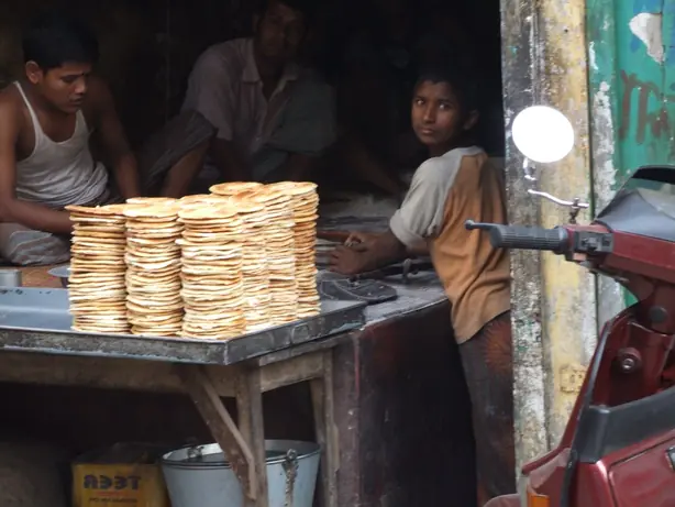 Bakorkhani shop in Old Dhaka – Foto: No machine-readable author pro (CC BY-SA 2.5)