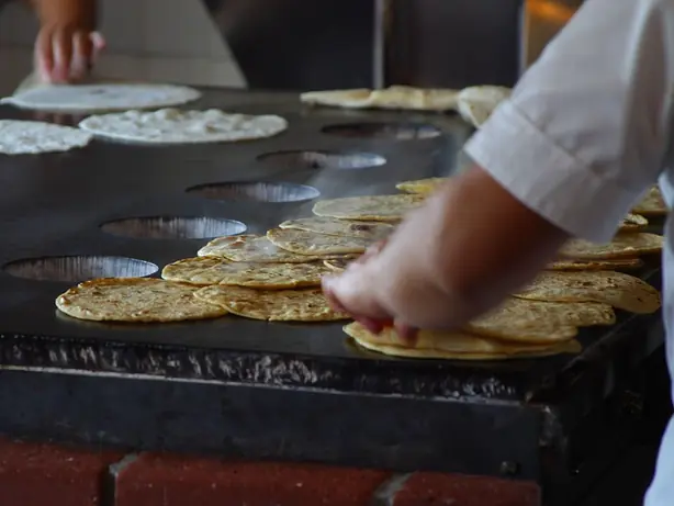 Foto von Authentische mexikanische Maistortillas (Tortillas de Maíz) – fertig angerichtet