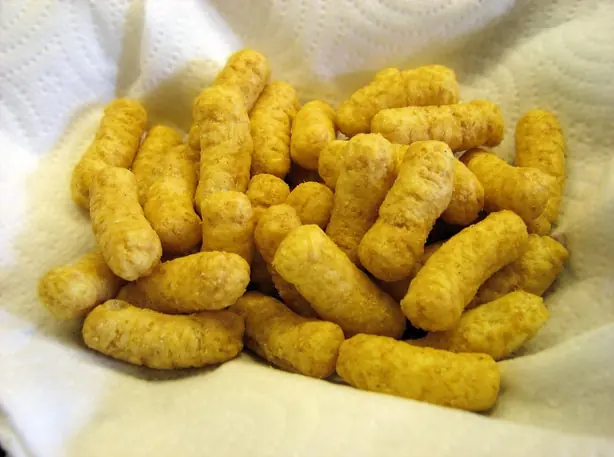 Foto von Hausgemachte Bamba (Israelischer Erdnuss-Mais-Snack) – fertig angerichtet