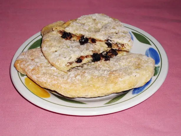 Foto von Traditioneller Banbury-Kuchen (Banbury Cake) – fertig angerichtet