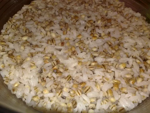 Foto von Katemeshi (Traditionelles japanisches Reis-Gemüse-Gericht) – fertig angerichtet