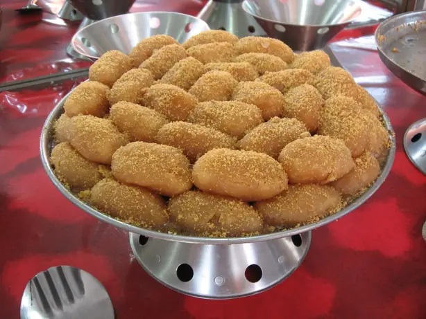Foto von Chomchom (Bengalisches Milchkonfekt) – fertig angerichtet