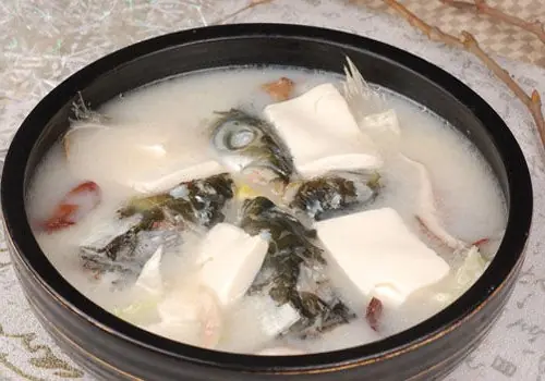 Foto von Gedämpfter Schweinefleisch-Fladen mit kantonesischem gesalzenem Fisch (Hám Yú Chīng Yuhk Béng) – fertig angerichtet