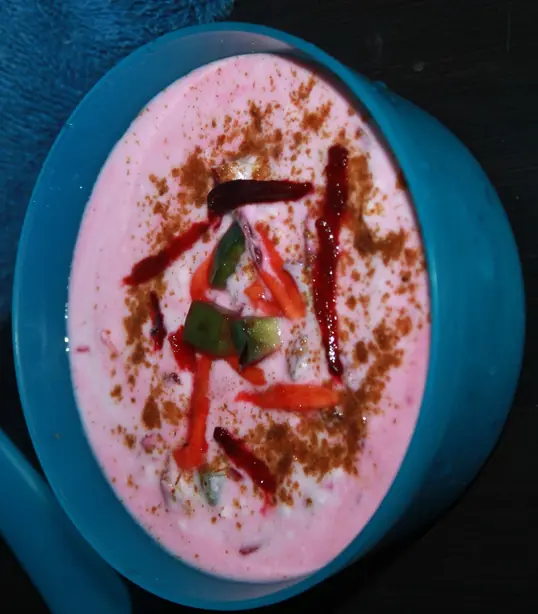 Foto von Erfrischendes Dahi Chutney (Indischer Joghurt-Dip) – fertig angerichtet