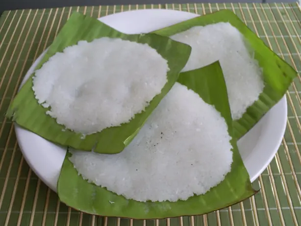 Foto von Brasilianischer Beiju (Herzhafter Maniok-Käse-Fladen) – fertig angerichtet