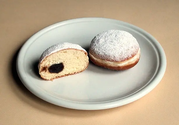 Foto von Klassische Berliner Pfannkuchen – fertig angerichtet
