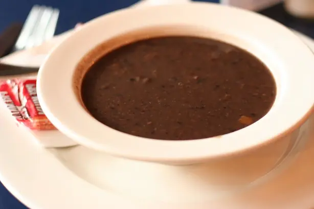 Foto von Boko Boko Harees (Burundischer Weizen-Fleisch-Eintopf) – fertig angerichtet