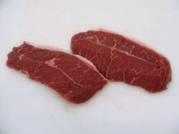 Foto von Geschmortes Schaufelstück (Blade Steak) – fertig angerichtet