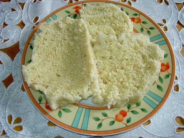 Foto von Klassische Hefeklöße (Dampfnudeln) – fertig angerichtet