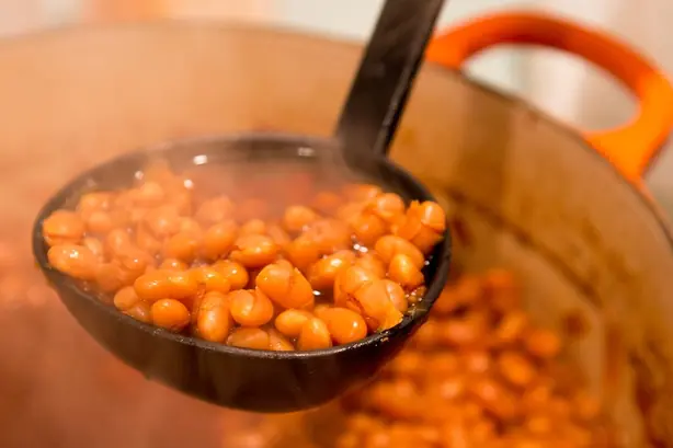 Boston Baked Beans in Concord, Mass 2012-0193 – Foto: Victorgrigas (CC BY-SA 3.0)