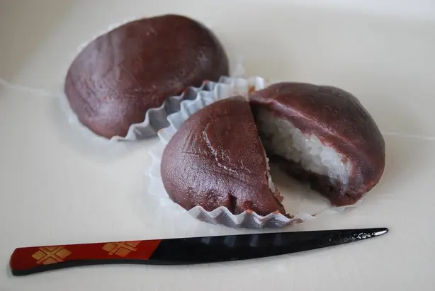 Foto von Botamochi (Süße japanische Reisbällchen) – fertig angerichtet