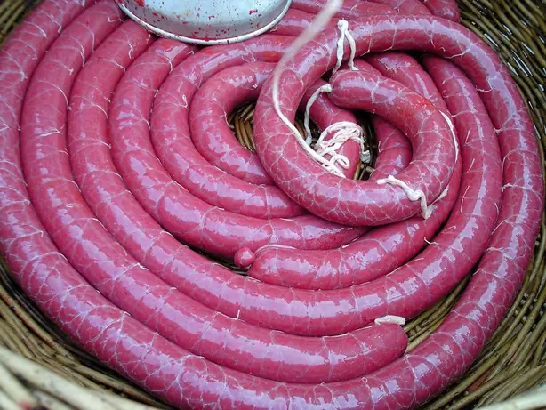 Foto von Schwedischer Blodpudding (Blutpudding) – fertig angerichtet