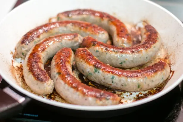 Foto von Klassische italienische Salsiccia mit Fenchel – fertig angerichtet