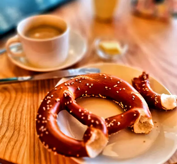 Brezenfrühstück – Foto: Richard Huber (CC BY-SA 4.0)