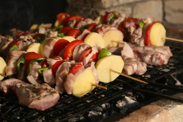 Bulgarian barbecue from the Rhodopes – Foto: Jeroen Kransen from Rotterdam, (CC BY-SA 2.0)